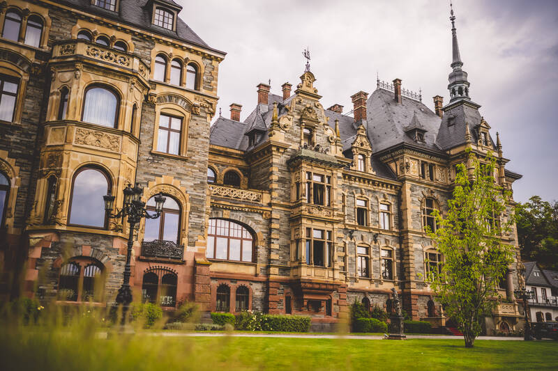 locations/schloss-lieser